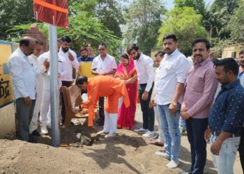 अक्कलकुवा येथे आ.आमश्या पाडवी यांच्या हस्ते  हायमस्ट लॅम्पचे लोकार्पण