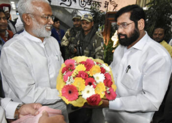 मुख्यमंत्री एकनाथ शिंदे यांचे उत्तर प्रदेशात जल्लोषात स्वागत