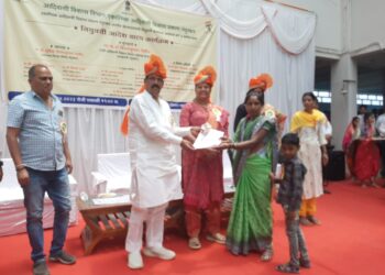 आदिवासी विकास विभागात राज्यातील 645 रोजंदारी कर्मचारी शासन सेवेत नियमित: पालकमंत्री डॉ. विजयकुमार गावित