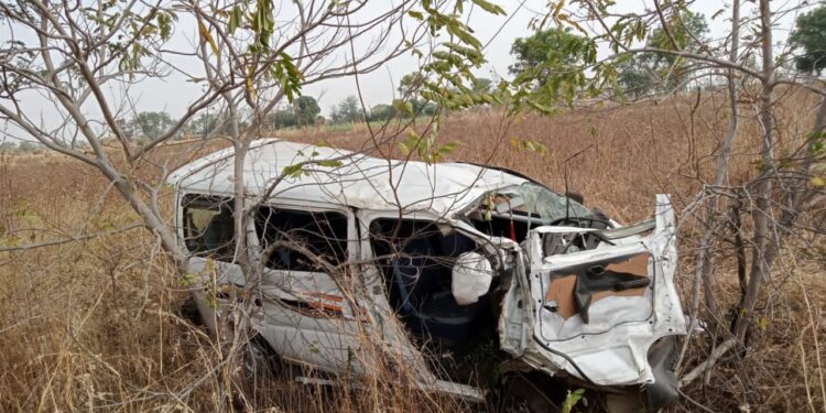 नंदुरबार-खांडबारा रस्त्यावर पहाटे इको गाडीचा भीषण अपघात, चालक जागीच ठार