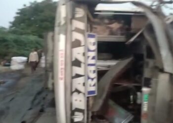 ब्रेकिंग न्यूज :सुरत- खरगोन खाजगी ट्रॅव्हल्स चा भीषण अपघात, 15 प्रवासी जखमी, एकाची प्रकृती गंभीर