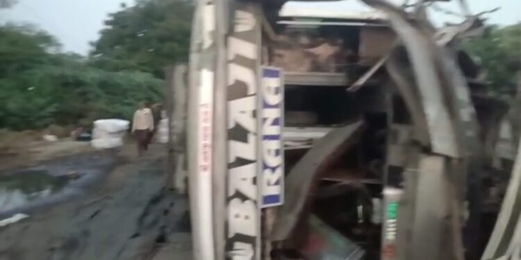 ब्रेकिंग न्यूज :सुरत- खरगोन खाजगी ट्रॅव्हल्स चा भीषण अपघात, 15 प्रवासी जखमी, एकाची प्रकृती गंभीर