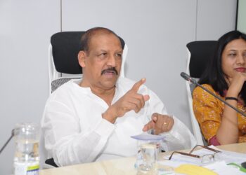 सर्व सुविधांनीयुक्त इनडोअर स्टेडियमची उभारणी करावी ;तालुका क्रीडा संकुलाचे काम तात्काळ सुरू करावे :पालकमंत्री डॉ. विजयकुमार गावित