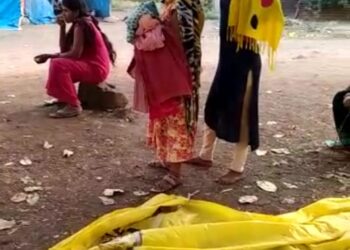 बीड मध्ये धडगावच्या मजुरांची पिळवणूक,   40 मजुर अडकले