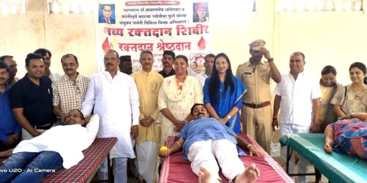 फुले-आंबेडकर जयंतीनिमित्त ५८ शिक्षकांनी केले रक्तदान