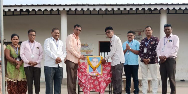 शेजवा येथील माध्यमिक विद्यालयात डॉ. बाबासाहेब आंबेडकर जयंती साजरी