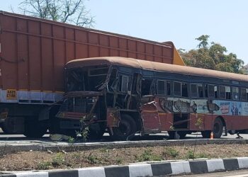 कोंडाईबारी घाटात बस, ट्रक व ट्रेलरचा अपघात, सात प्रवासी जखमी