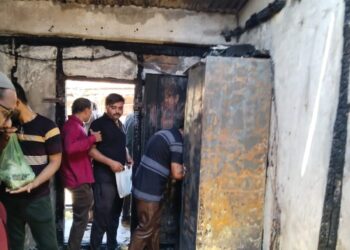 शॉर्टसर्किटमुळे घर जळून खाक, रोख तीन लाख, १० तोळे सोने जळाले