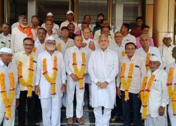 शेतकरी सहकारी संघावर शिवसेनेच्या शिंदे गटाच्या झेंडा