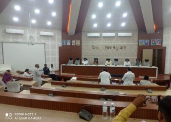 अन्यथा ..जिल्हा परिषदेला टाळे ठोकू, स्थायी समिती सभेत सत्ताधारी, विरोधी जि.प.सदस्यांचा इशारा