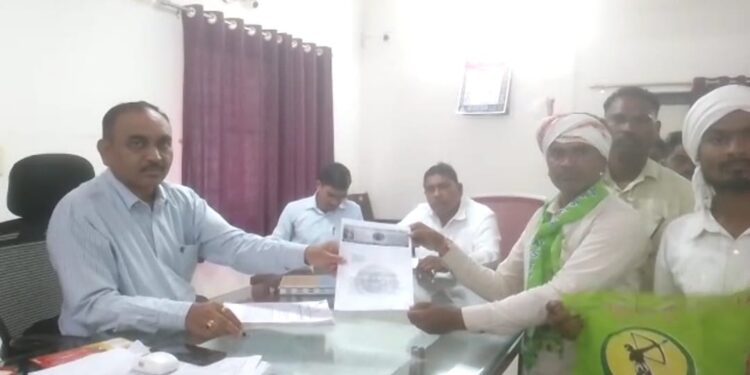 डमाडपाडा येथे आदिवासी कुंटुबाल मारहाण, बिटीएसने दिले तहसिलदारांना निवेदन