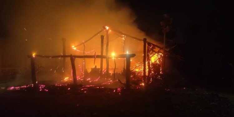 भुजगाव येथे घर जळून खाक लाखोंचे नुकसान, कुटुंब उघड्यावर