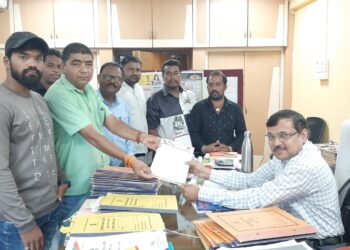 बोगस बियाणे विक्रीला प्रतिबंध घाला, उद्धव ठाकरे शिवसेनेतर्फे अप्पर जिल्हाधिकाऱ्याना निवेदन