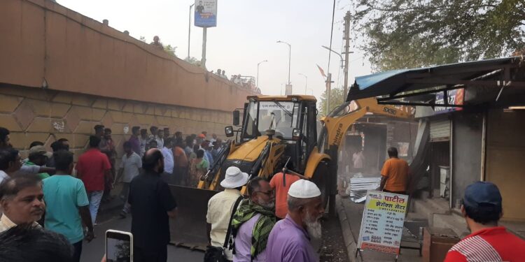 अखेर : नंदूरबार शहरातील अतिक्रमणावर चालला हातोडा