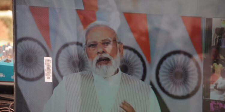 नंदूरबार येथील आकाशवाणीच्या एफ.एम केंद्राचे  पंतप्रधान नरेंद्र मोदी यांच्या हस्ते उद्घाटन