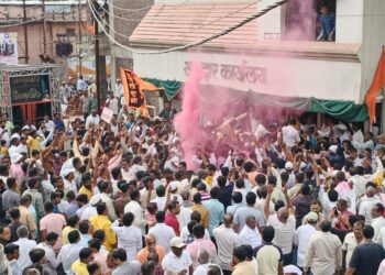 निकालानंतर आमदार कार्यालय परिसरात कार्यकर्त्यांच्या जल्लोष