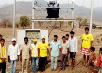 स्वातंत्र्यानंतर पहिल्यांदा गावात पोहचली विज,  ग्रामस्थांमध्ये चैतन्याचे वातावरण