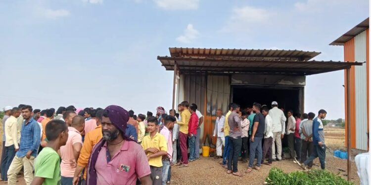मोठ्ठी बातमी : निजामपूर जवळ मेणबत्ती बनवण्याच्या कारखान्याला भीषण आग, चौघांचा होरपळून मृत्यू