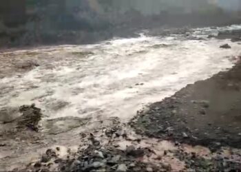 नंदूरबार जिल्ह्यात अवकाळी पावसामुळे नदी नाल्याना आला पूर, गारपिटीमुळे शेतकऱ्यांना फटका