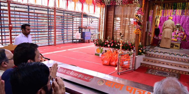 मुख्यमंत्री आणि उपमुख्यमंत्र्यांनी अयोध्येत घेतले प्रभू श्री रामचंद्र यांचे दर्शन