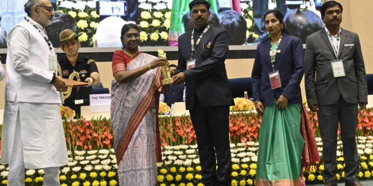 महाराष्ट्रातील ५ ग्रामपंचायतींचा राष्ट्रीय पंचायत पुरस्काराने सन्मान