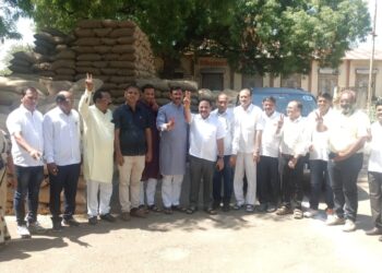 तळोदा बाजार समितीच्या सभापतीपदी आ. राजेश पाडवी व उपसभापतीपदी हितेंद्र क्षत्रिय यांची बिनविरोध निवड