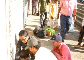 नंदूरबार पालिकेने 46 दुकानांना केले सिल