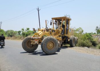 भूसंपादन मोबदल्याची शेतकरी आक्रमक,जिल्हा प्रशासनाने केली थेट शेतकऱ्यांच्या शेतात आखणी