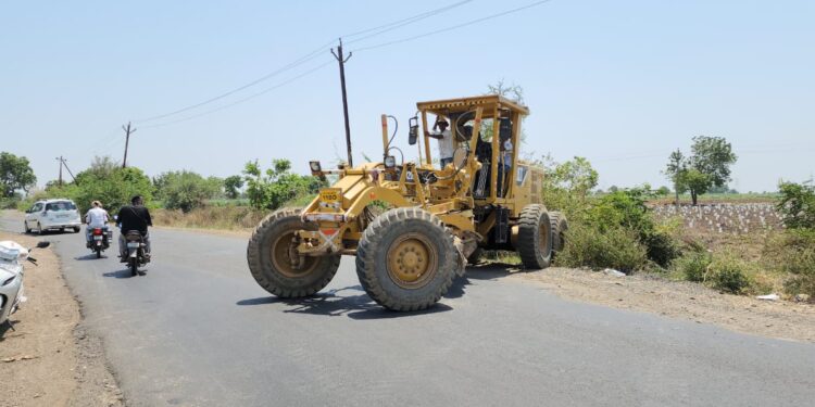 भूसंपादन मोबदल्याची शेतकरी आक्रमक,जिल्हा प्रशासनाने केली थेट शेतकऱ्यांच्या शेतात आखणी