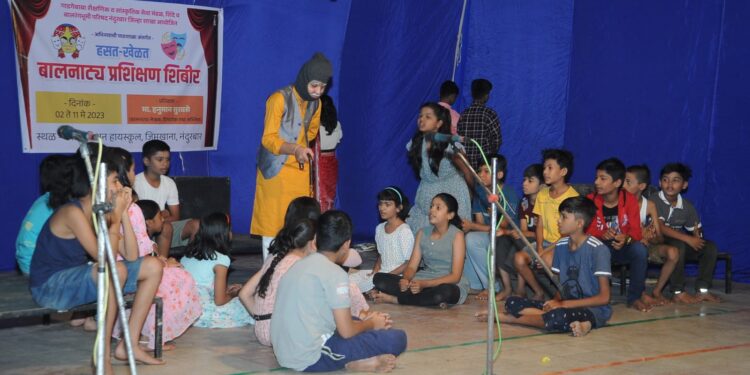 प्रशिक्षणातील बाल कलावंत भविष्यातील नाट्य कलावंत: दिग्दर्शक हनुमान सुरवसे