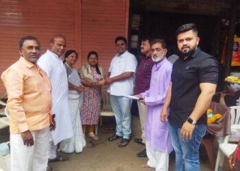 मंगळ बाजार व्यापारी असोशियनतर्फे कामगार दिनी कष्टकऱ्यांचा सन्मान