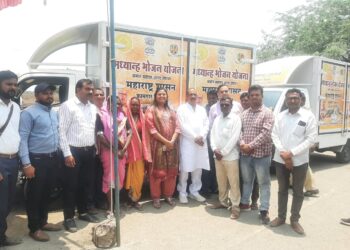 मध्यान्ह भोजन योजनेची अंमलबजावणी संपूर्ण जिल्ह्यात करणार : पालकमंत्री डॉ.विजयकुमार गावित