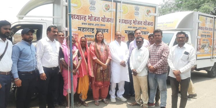 मध्यान्ह भोजन योजनेची अंमलबजावणी संपूर्ण जिल्ह्यात करणार : पालकमंत्री डॉ.विजयकुमार गावित