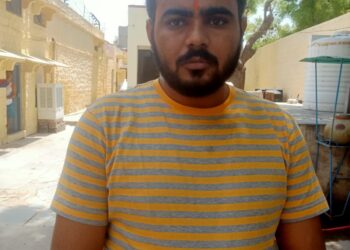 हे तर गजबच :  पोलिसांना हिसका देऊन शहादा न्यायालयातून सिने स्टाईलने संशयित फोर व्हीलर मधून फरार