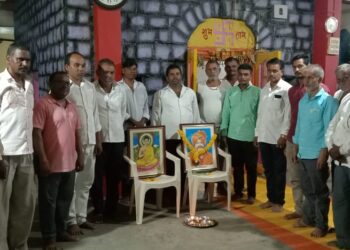 राजर्षी शाहू स्मृती दिनानिमित्त काकरदे येथे अभिवादन