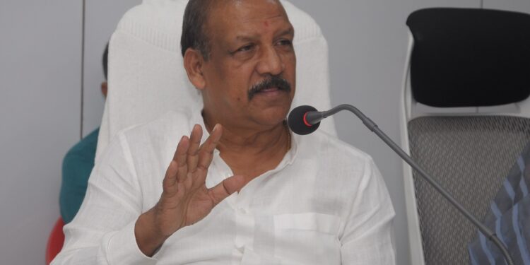 जिल्ह्यात प्रत्येक तालुकास्तरावर कृषी पुरक उद्योगांचे क्लस्टर निर्माण करणार : पालकमंत्री डॉ. विजयकुमार गावित