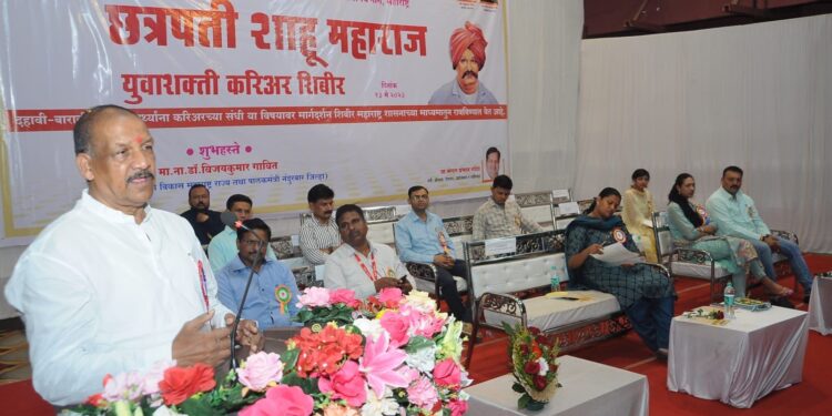 दोन लाख तरूणांना मिळणार शासकीय नोकरी; रोजगाराच्या संधींसाठी आता शासन आपल्या दारी – पालकमंत्री डॉ. विजयकुमार गावित