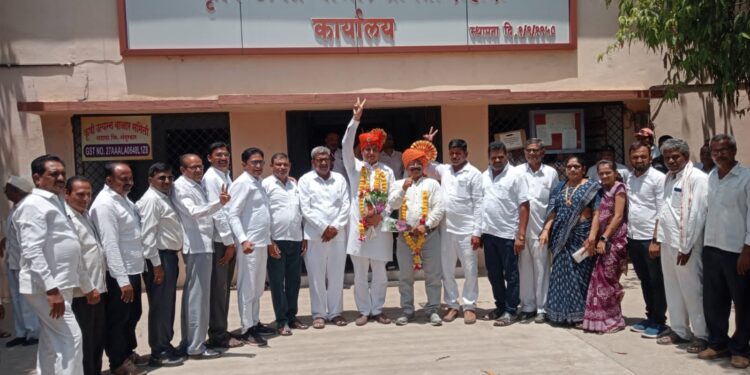 शहादा येथील बाजार समितीच्या सभापतीपदी अभिजित पाटील, उपसभापतीपदी डाॅ.सुरेश नाईक यांची बिनविरोध निवड