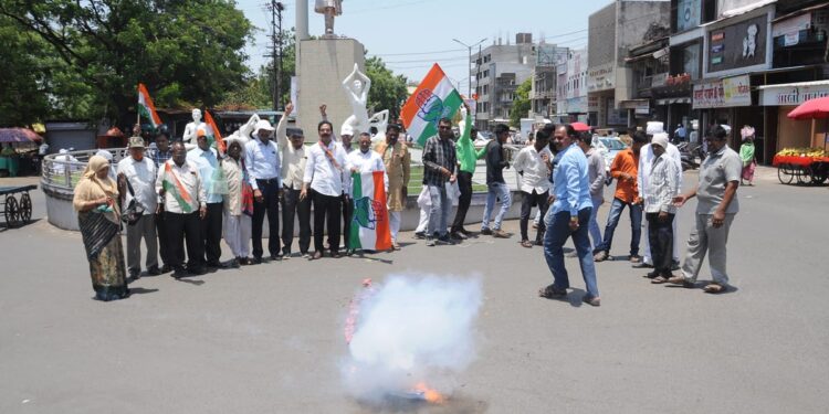 कर्नाटक येथील विजयाचा नंदुरबार येथे जल्लोष