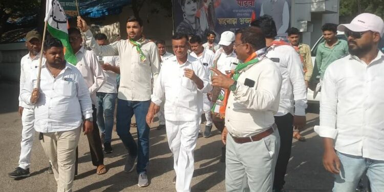 कर्नाटक विधानसभा निवडणुकीत काँग्रेसची आघाडी,शहाद्यात कार्यकर्त्यांचा जल्लोष