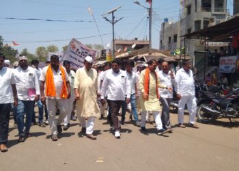 भिरता पावरा यांच्या निलंबना निषेधार्थ धडगाव तहसील कचेरीवर भव्य मोर्चा