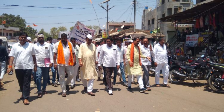 भिरता पावरा यांच्या निलंबना निषेधार्थ धडगाव तहसील कचेरीवर भव्य मोर्चा