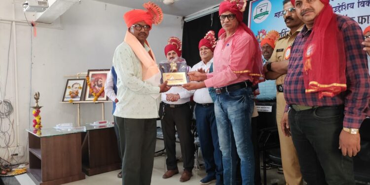 अनिल रौंदळ यांचा विभागीय आदर्श क्रिडा गौरव पुरस्काराने गौरव