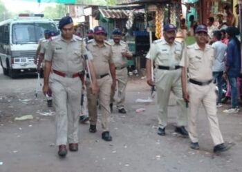 म्हसावद पोलिसांतर्फे निवडणुकीच्या पार्श्वभूमीवर पथ संचलन