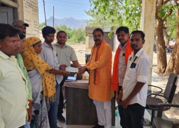 बिबट्याच्या हल्ल्यात बालक ठार, वारसांना आ.आमश्या पाडवी यांच्या हस्ते दहा लाखांचा धनादेश वितरीत