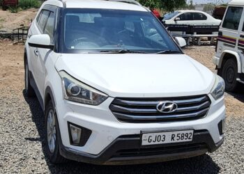 चोरीच्या गुन्ह्यातील आरोपीस फरार होण्यात मदत करणाऱ्या तिघांना अटक