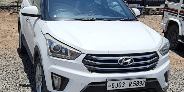 चोरीच्या गुन्ह्यातील आरोपीस फरार होण्यात मदत करणाऱ्या तिघांना अटक