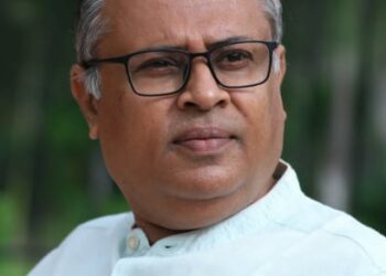 शहादा तालुका खरेदी विक्री संघाच्या चेअरमन पदी प्रा. मकरंद पाटील तर व्हाईस चेअरमन पदी अरविंद पाटील यांची बिनविरोध निवड