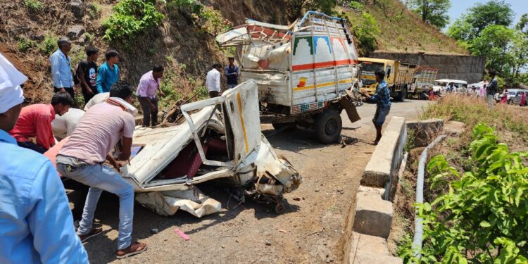 अरे बापरे : चांदसैली घाटात पिकअप दरीत कोसळल्याने भीषण अपघात, चार ठार, तीन जण जखमी