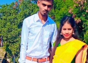 धक्कादायक :नवापूर येथे एकाच कुटूंबातील तिघांनी रेल्वे रुळावर केली या कारणाने आत्महत्या